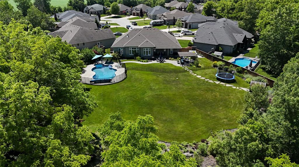 7133 MUSKOKA Trail, Plympton-Wyoming, Ontario, Canada photo 3