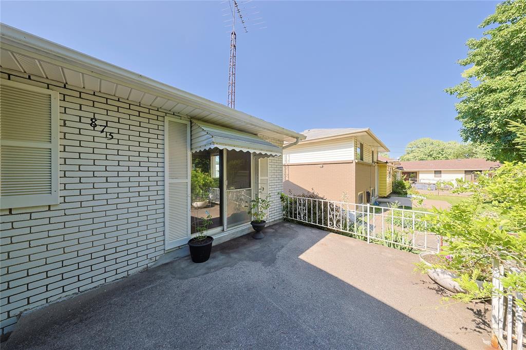 875 KEMSLEY Drive, Sarnia, Ontario, Canada photo 9