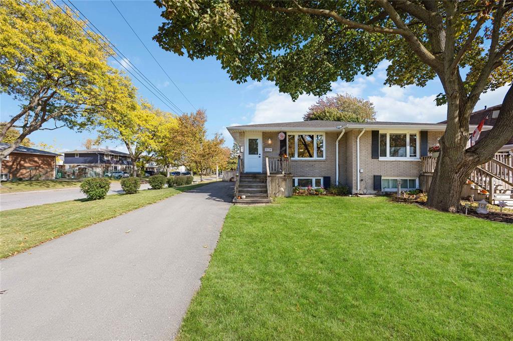 828 ASSINIBOINE Crescent, Sarnia, Ontario, Canada photo 1