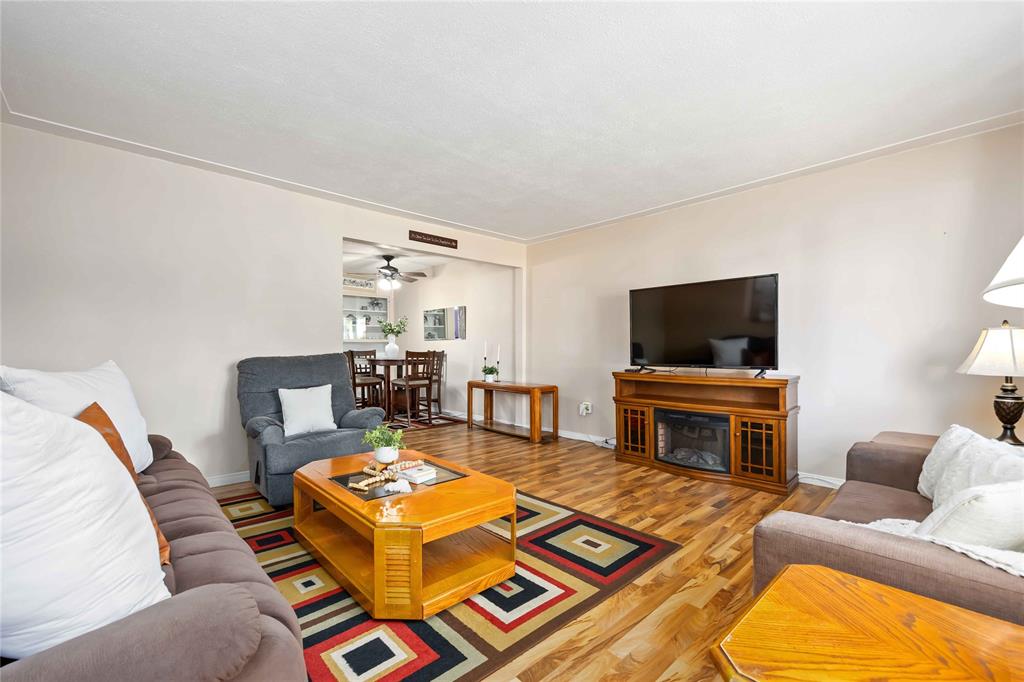 828 ASSINIBOINE Crescent, Sarnia, Ontario, Canada photo 4