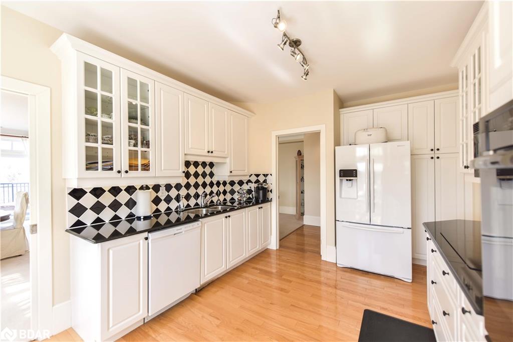 140 CEDAR ISLAND Road Unit# 401, Orillia, Ontario, Canada