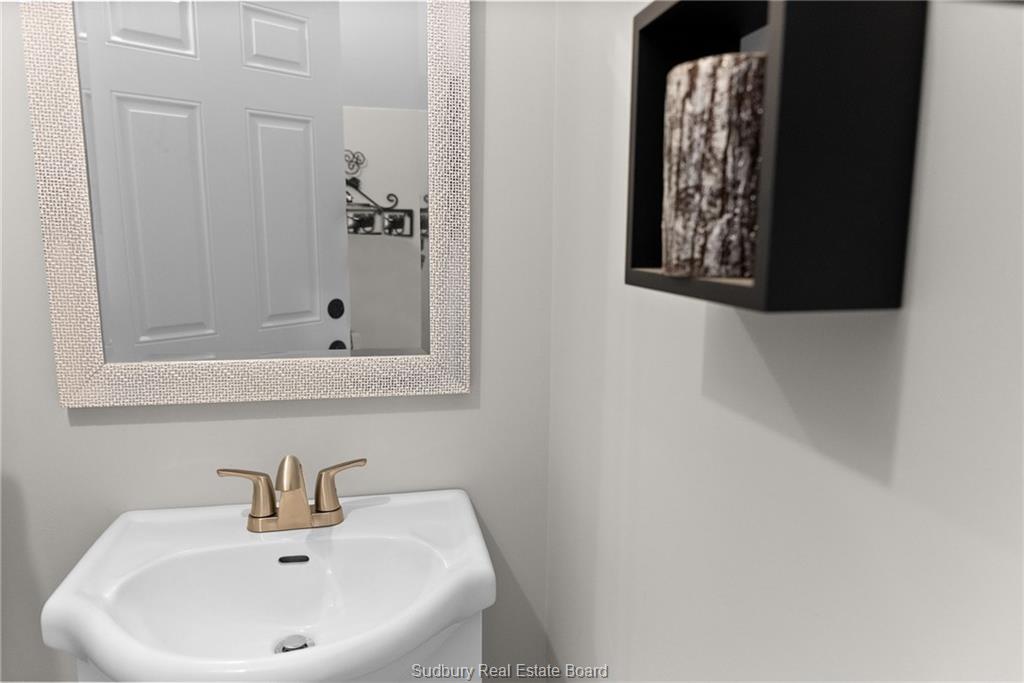 1836 Yorkshire Drive, Val Caron, Ontario, Canada photo 55
