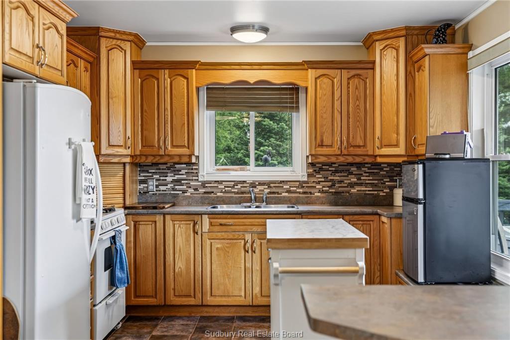 1933 Bushy Bay, Wahnapitae, Ontario, Canada photo 15