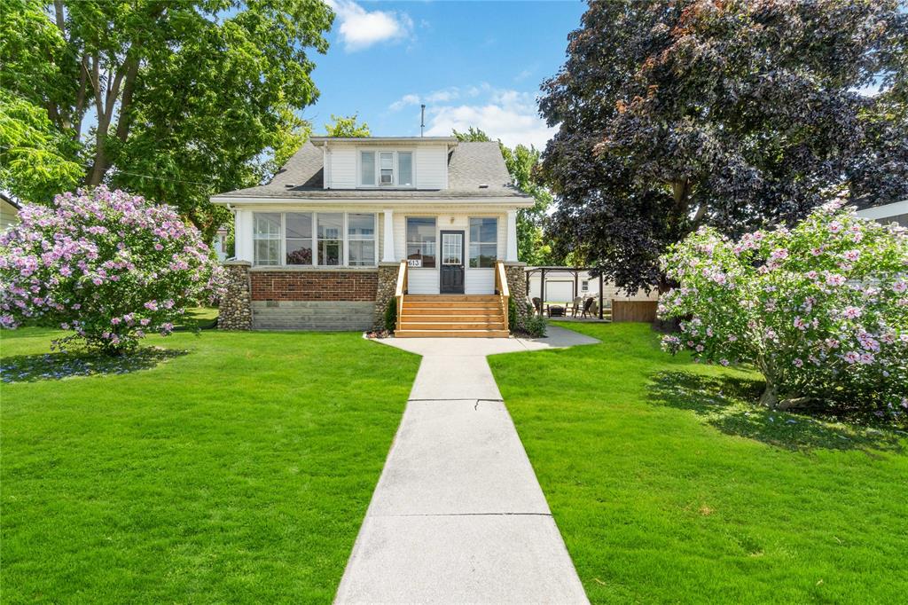 613 Broadway Street, Plympton-wyoming Ontario, Canada