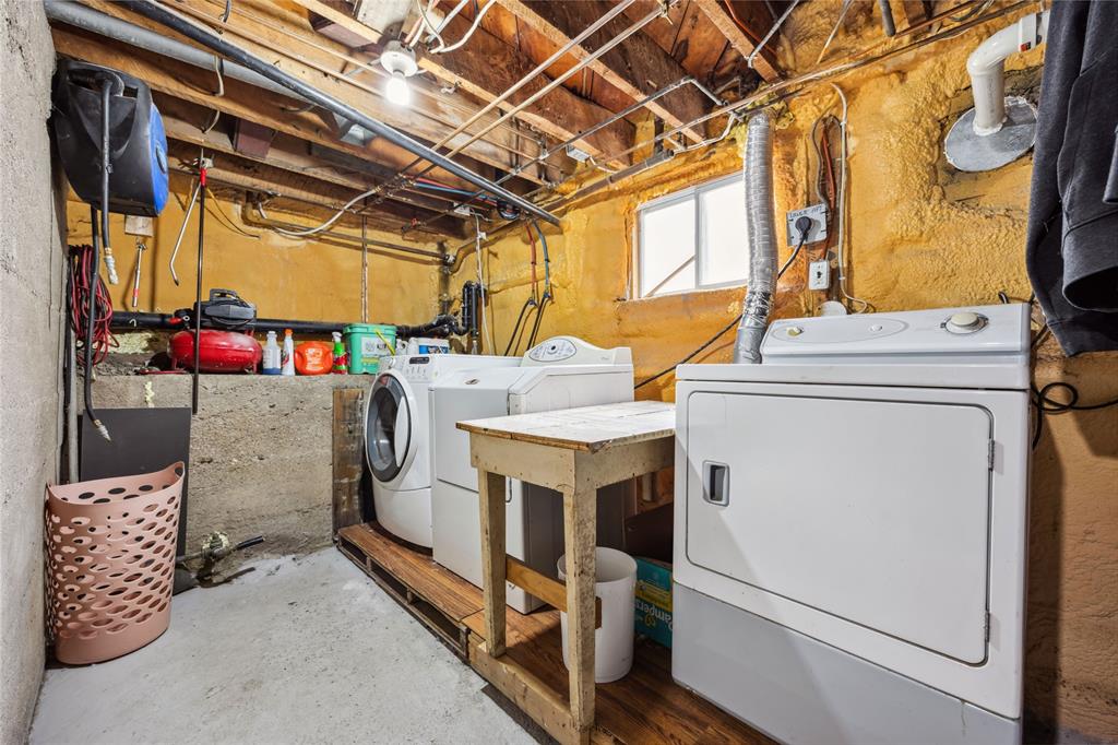 613 BROADWAY Street, Plympton-Wyoming, Ontario, Canada