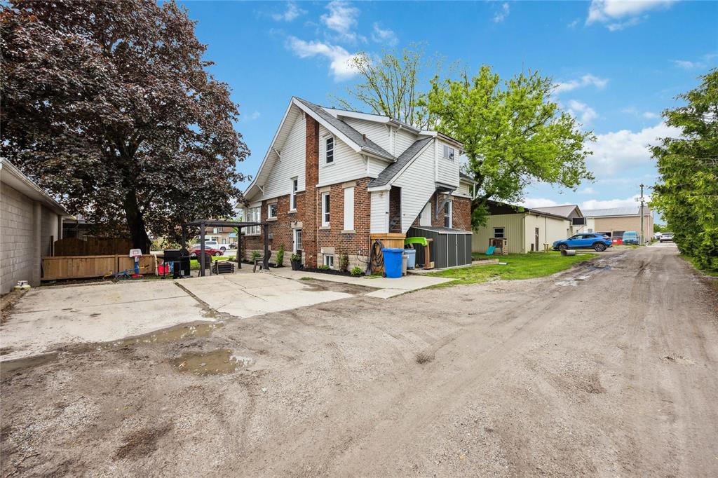 613 BROADWAY Street, Plympton-Wyoming, Ontario, Canada