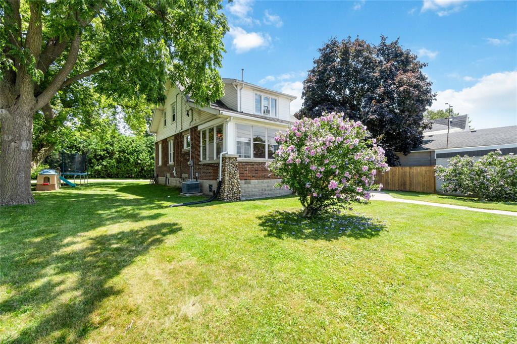 613 BROADWAY Street, Plympton-Wyoming, Ontario, Canada