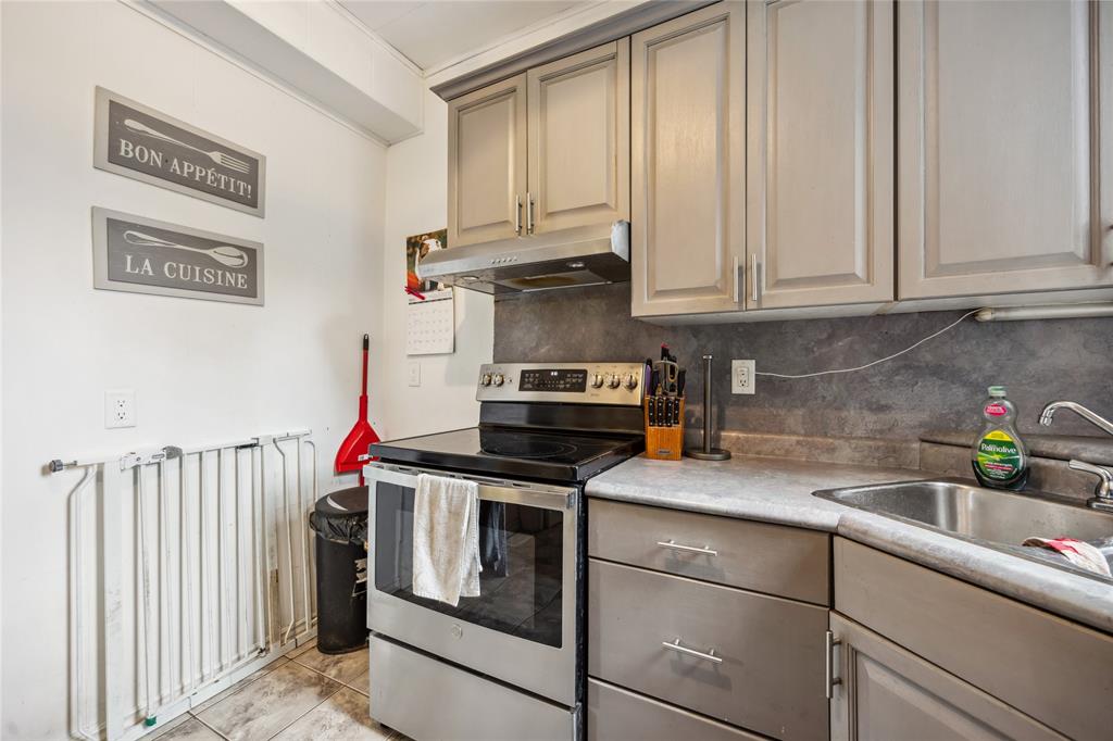 613 BROADWAY Street, Plympton-Wyoming, Ontario, Canada