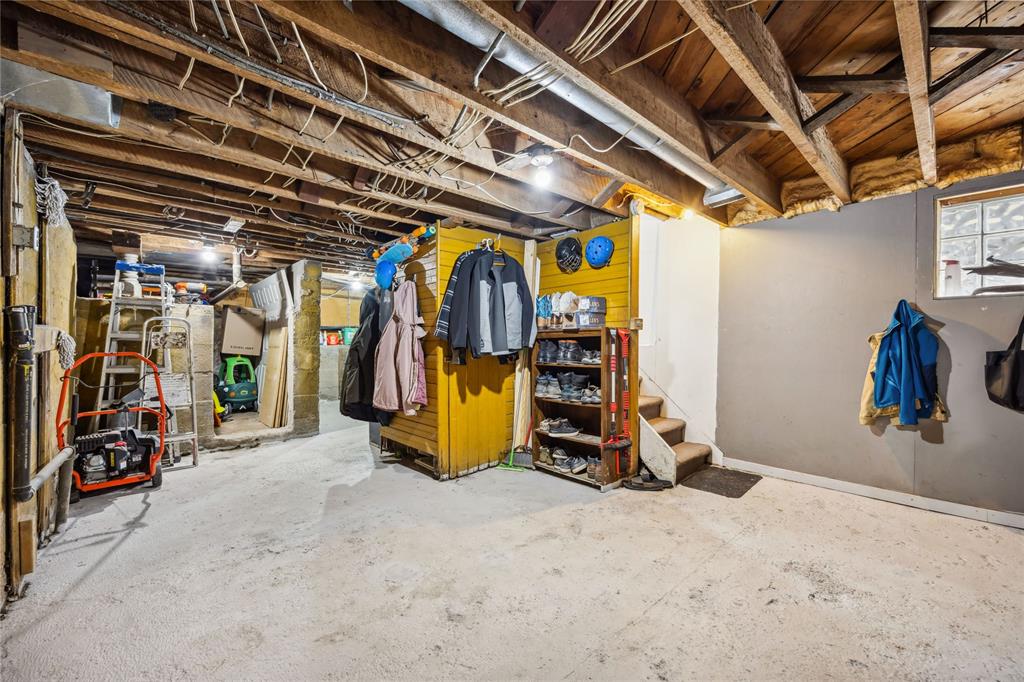 613 BROADWAY Street, Plympton-Wyoming, Ontario, Canada
