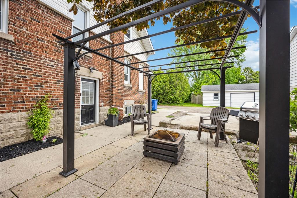 613 BROADWAY Street, Plympton-Wyoming, Ontario, Canada