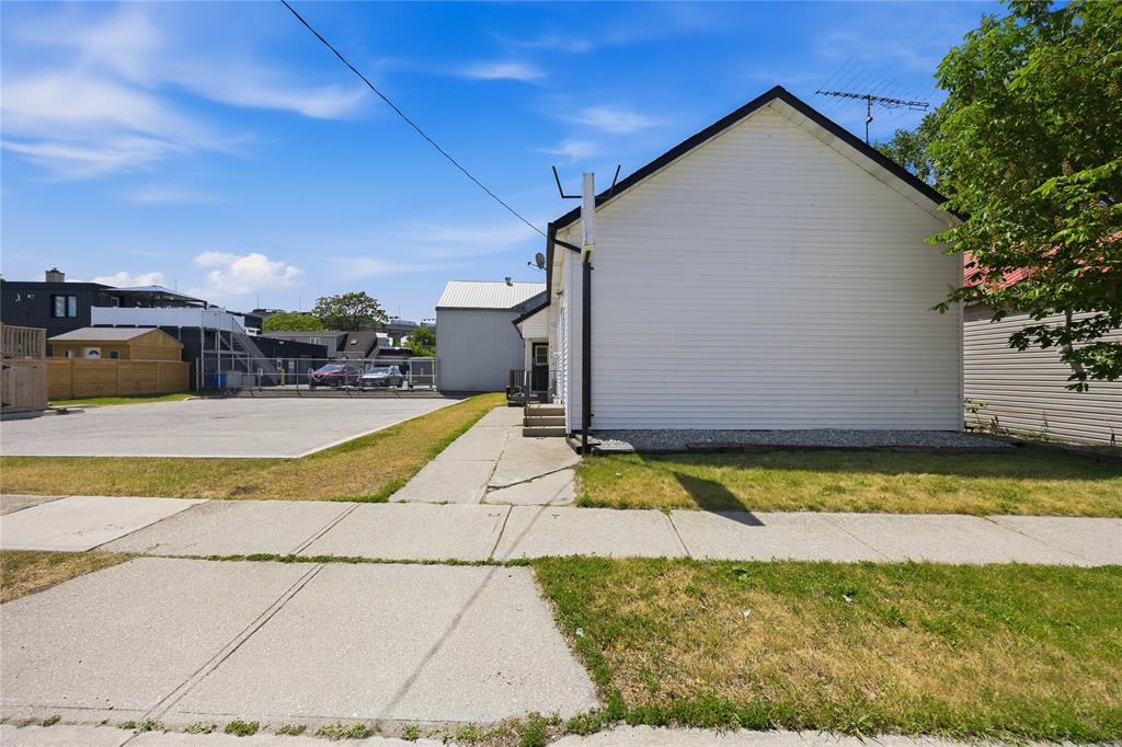 26 MONK Street, Point Edward, Ontario, Canada photo 4