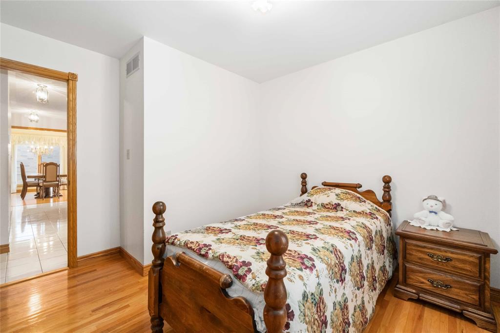 1286 ERROL Road East, Sarnia, Ontario, Canada