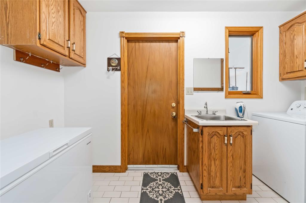 1286 ERROL Road East, Sarnia, Ontario, Canada