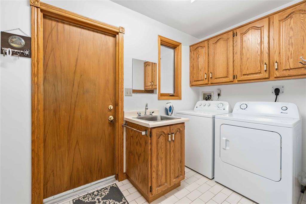 1286 ERROL Road East, Sarnia, Ontario, Canada