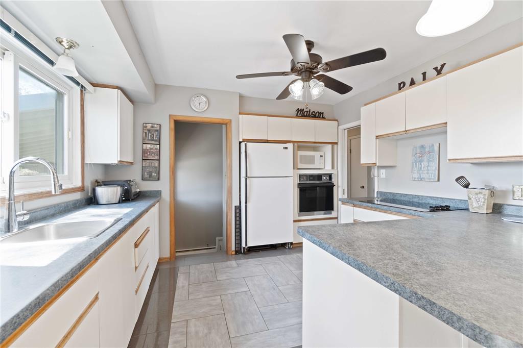 1049 JORDON Drive, Sarnia, Ontario, Canada