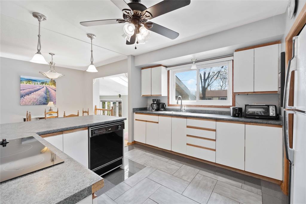 1049 JORDON Drive, Sarnia, Ontario, Canada