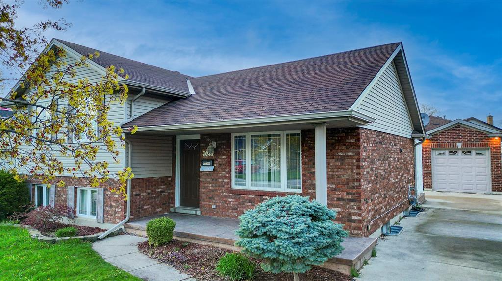 529 TREEWOOD CRES., Sarnia, Ontario, Canada