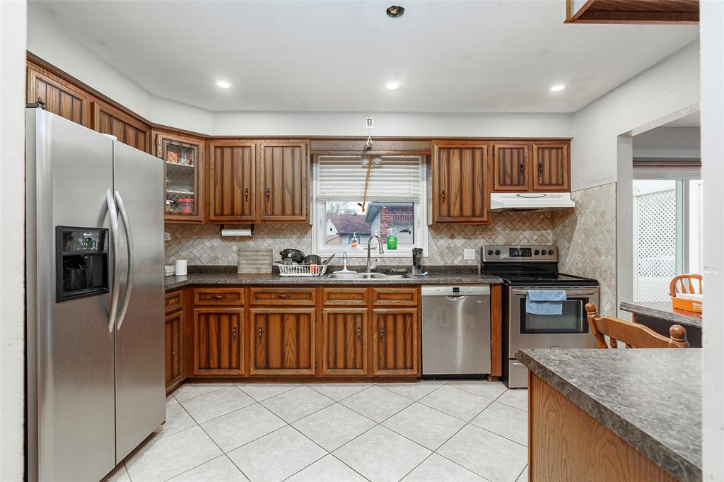 529 TREEWOOD CRES., Sarnia, Ontario, Canada