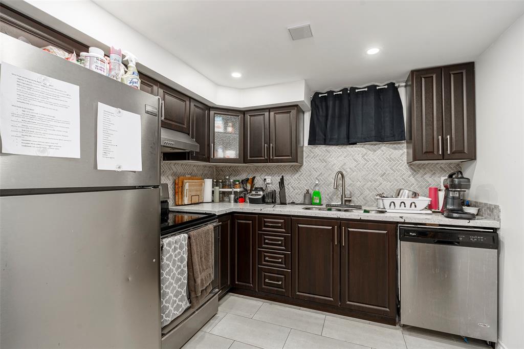 529 TREEWOOD CRES., Sarnia, Ontario, Canada