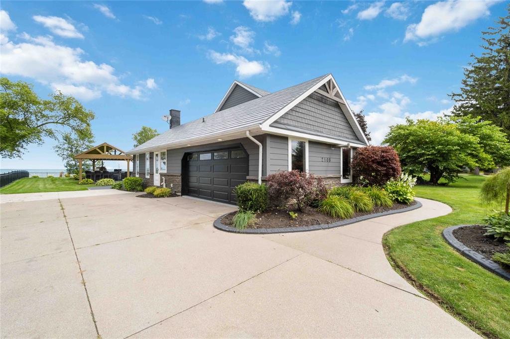 2108 HURON SHORES Drive, Sarnia, Ontario, Canada