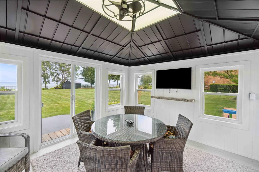 2108 HURON SHORES Drive, Sarnia, Ontario, Canada