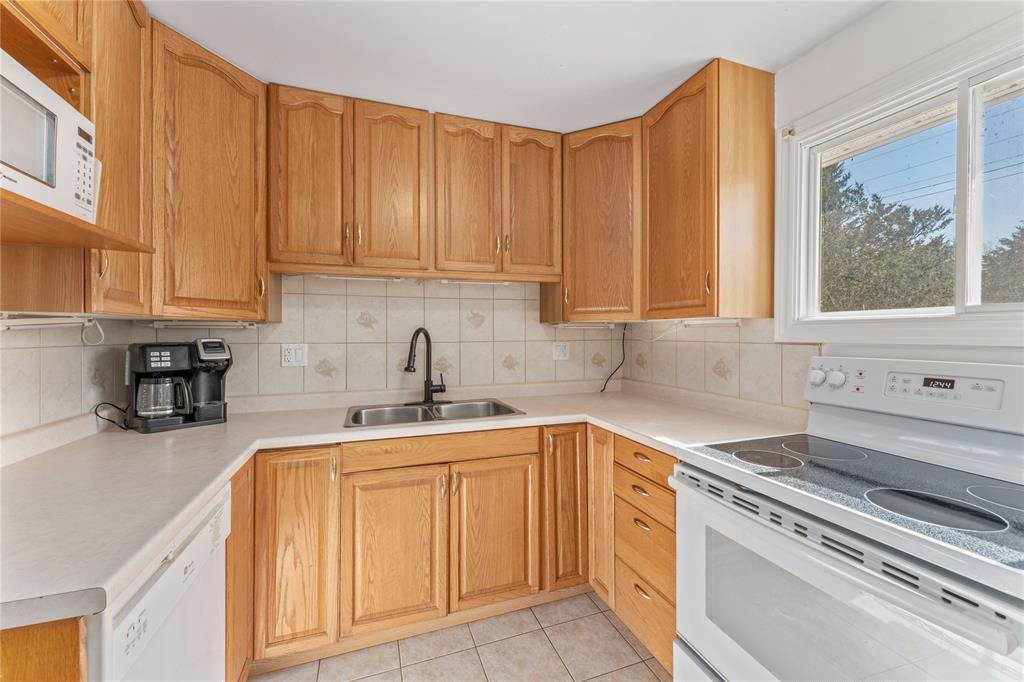 4196 BLUEPOINT Drive, Plympton-Wyoming, Ontario, Canada