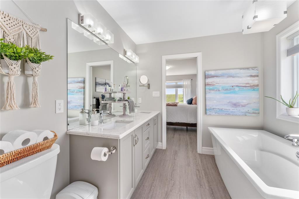 4022 VAN BREE Drive, Plympton-Wyoming, Ontario, Canada