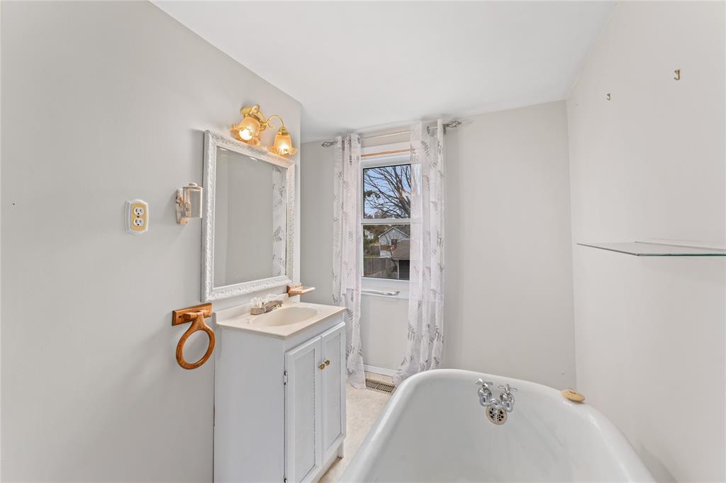 108 MARTIN Street, Sarnia, Ontario, Canada