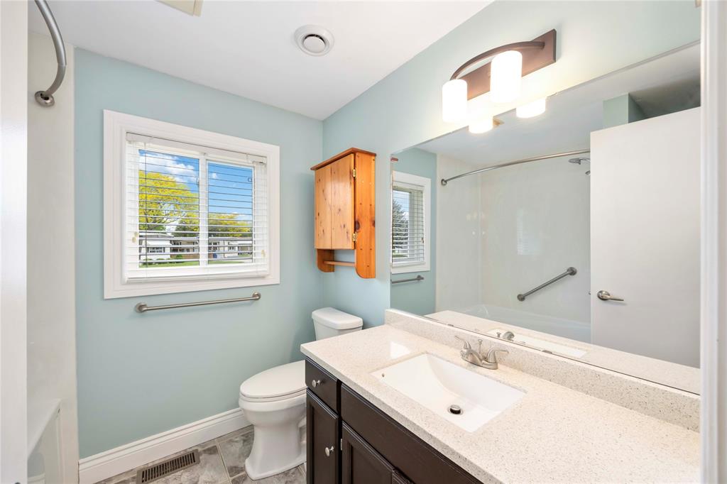 1940 LONDON Line Unit# 107, Sarnia, Ontario, Canada photo 10