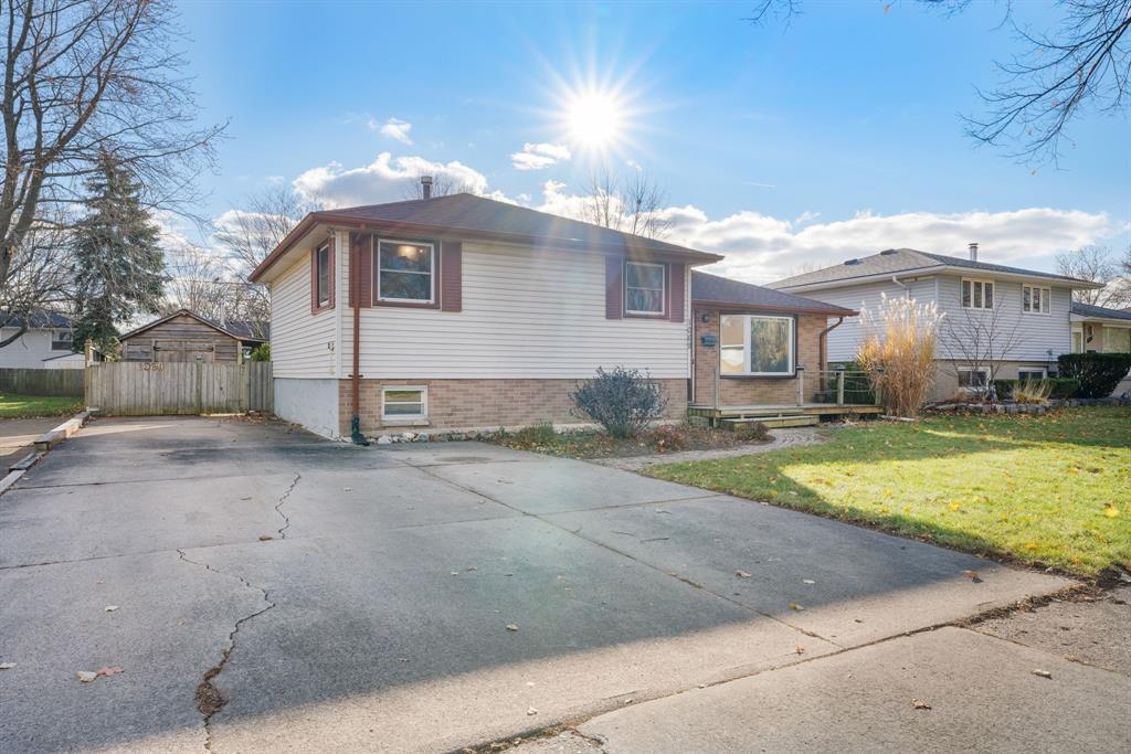 1069 THOMPSON Street, Sarnia, Ontario, Canada photo 2