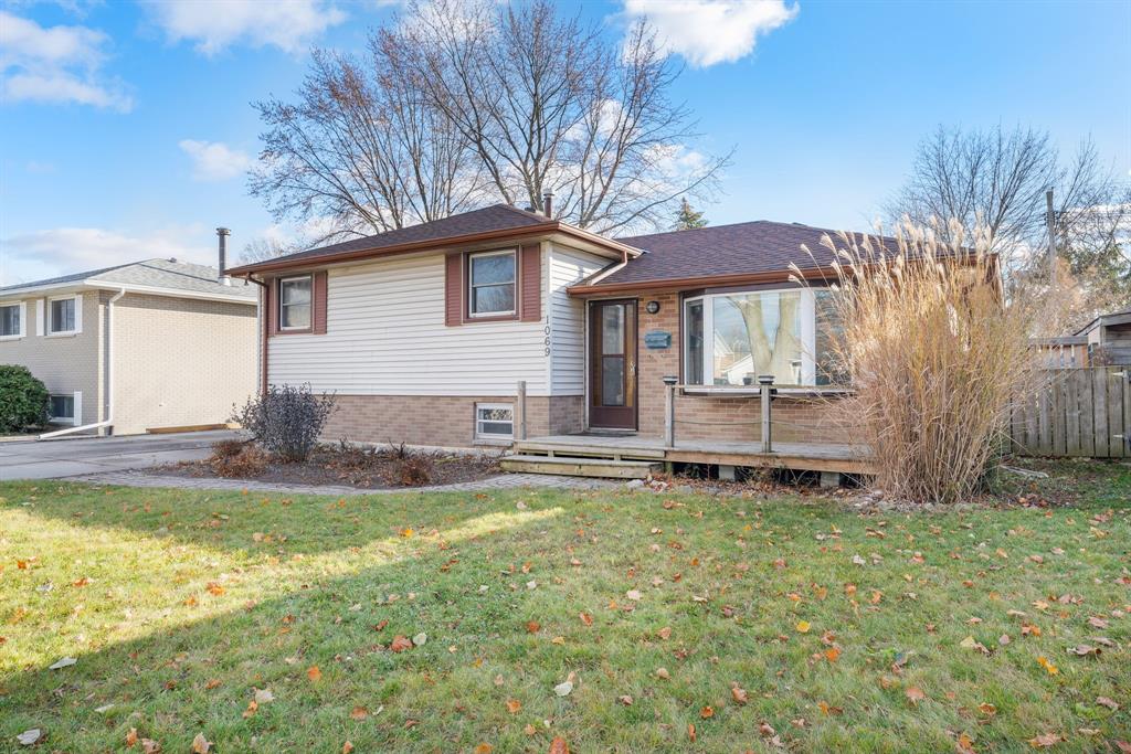 1069 THOMPSON Street, Sarnia, Ontario, Canada photo 3