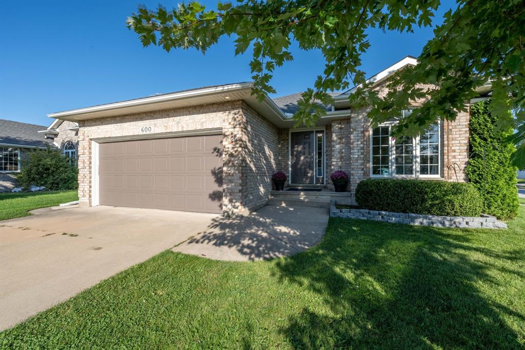 600 GRAYCLIFF Drive, Sarnia, Ontario, Canada