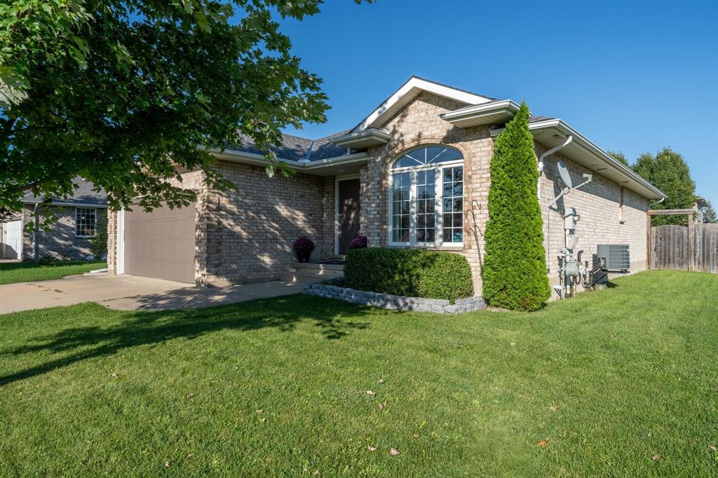 600 GRAYCLIFF Drive, Sarnia, Ontario, Canada