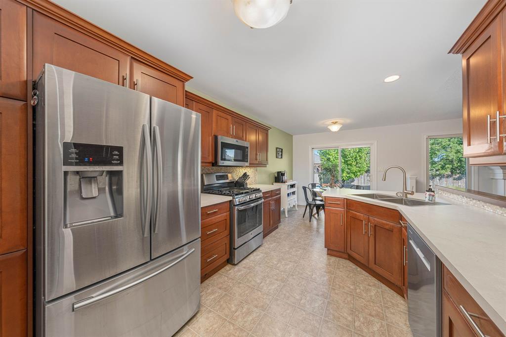 600 GRAYCLIFF Drive, Sarnia, Ontario, Canada