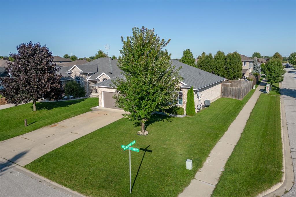 600 GRAYCLIFF Drive, Sarnia, Ontario, Canada