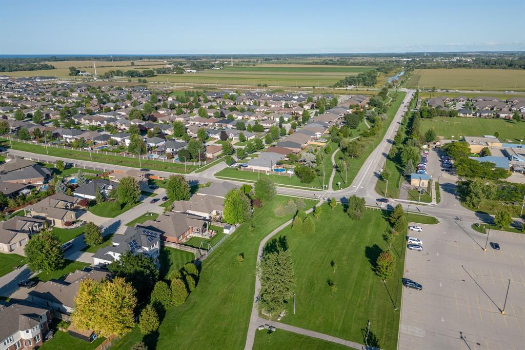 600 GRAYCLIFF Drive, Sarnia, Ontario, Canada