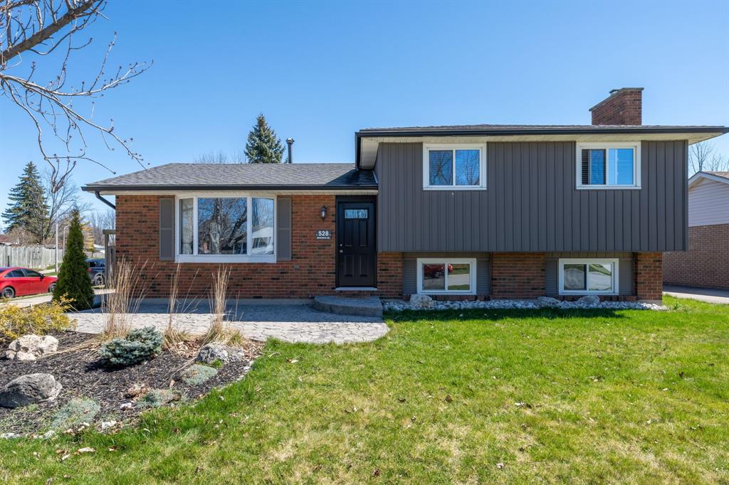 528 BENTINCK Drive, Sarnia, Ontario, Canada photo 1