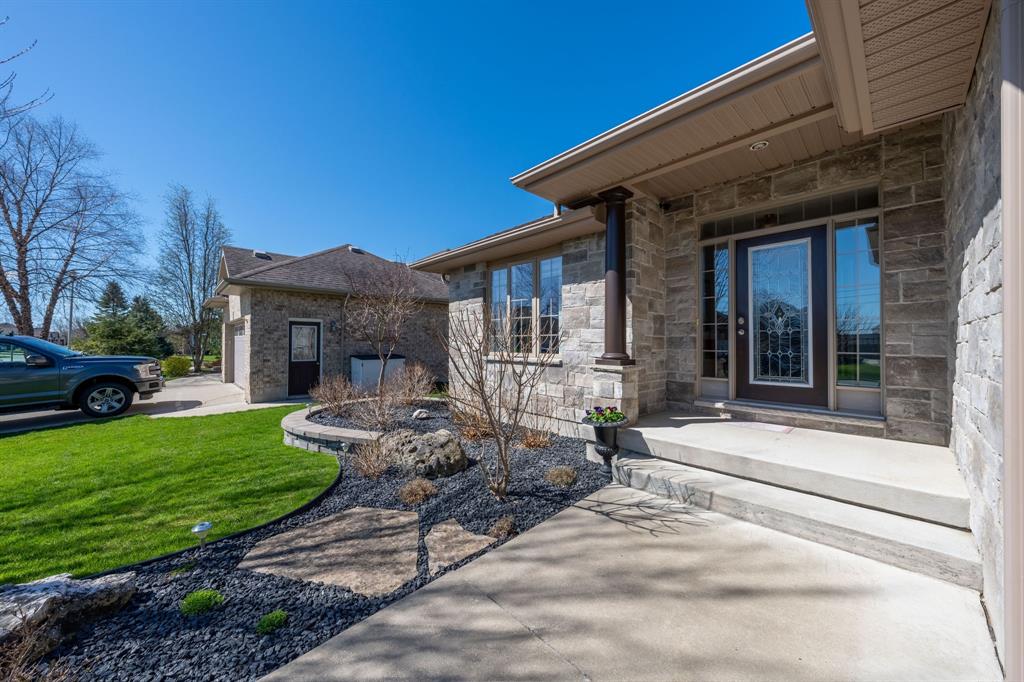293 SAWGRASS Place, Sarnia, Ontario, Canada