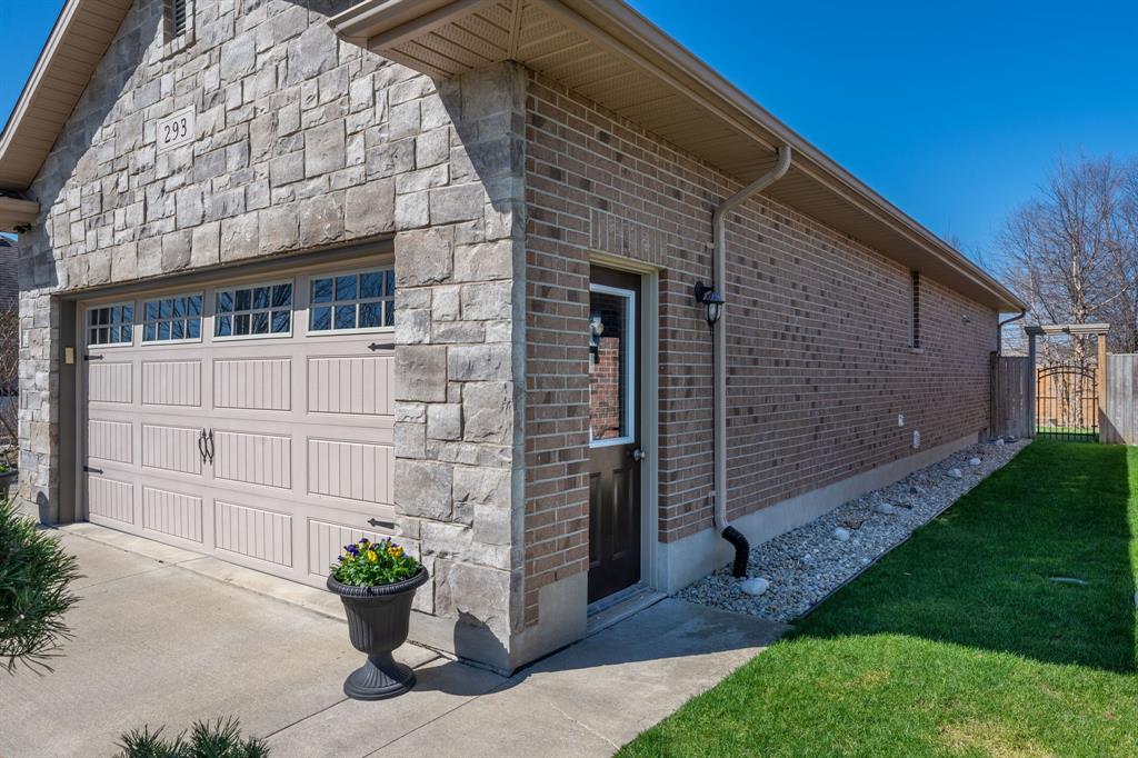 293 SAWGRASS Place, Sarnia, Ontario, Canada