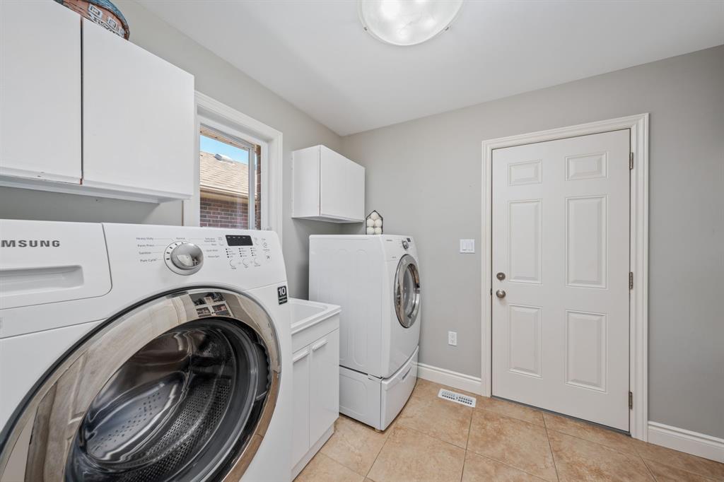 293 SAWGRASS Place, Sarnia, Ontario, Canada