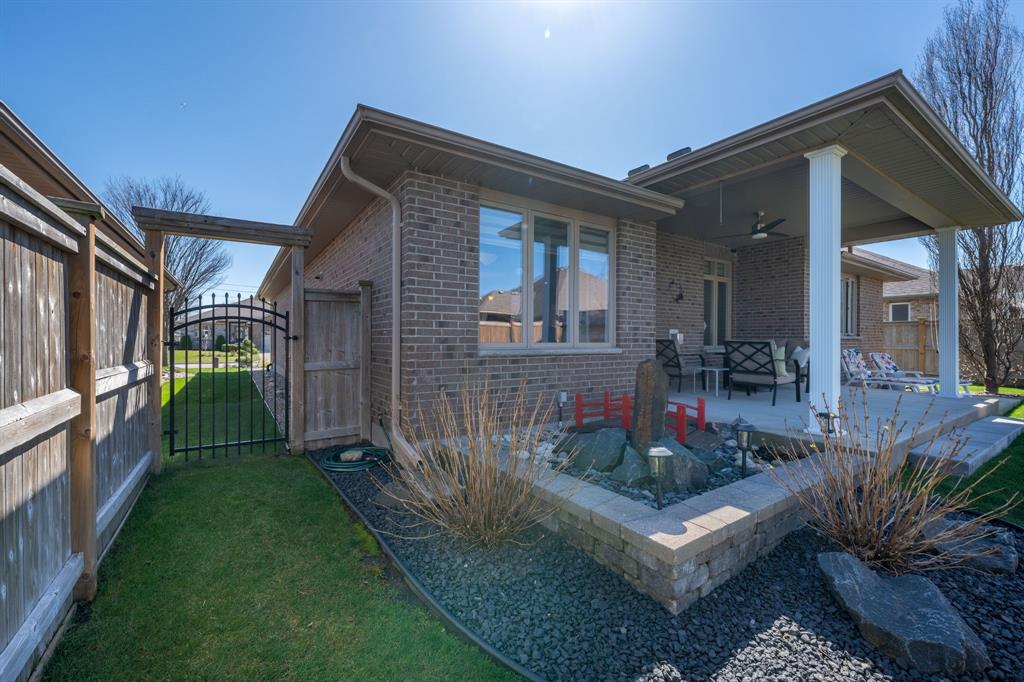 293 SAWGRASS Place, Sarnia, Ontario, Canada