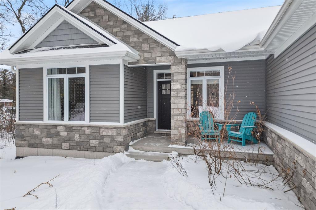 9934 NIPIGON Street, Lambton Shores, Ontario, Canada