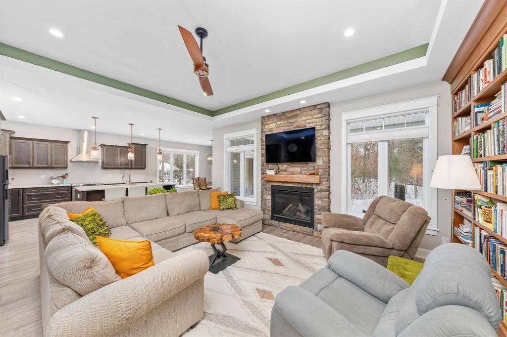 9934 NIPIGON Street, Lambton Shores, Ontario, Canada