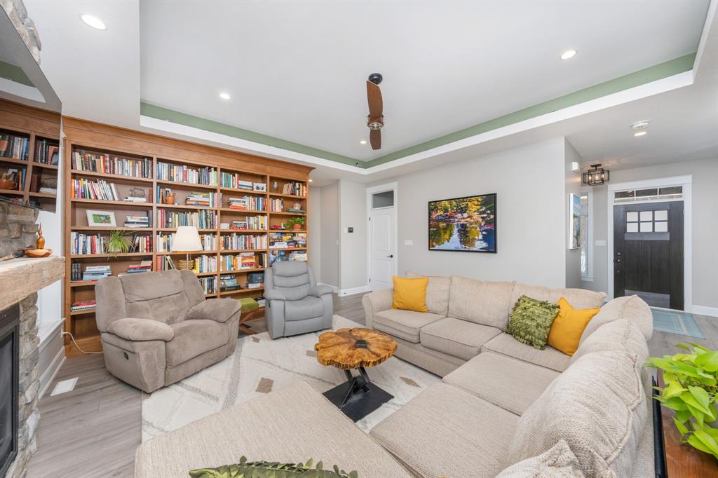 9934 NIPIGON Street, Lambton Shores, Ontario, Canada