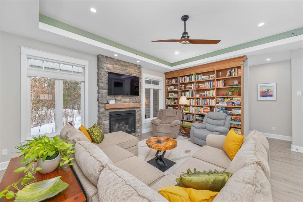 9934 NIPIGON Street, Lambton Shores, Ontario, Canada