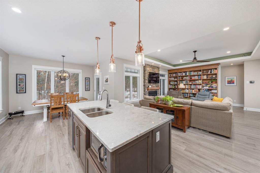9934 NIPIGON Street, Lambton Shores, Ontario, Canada