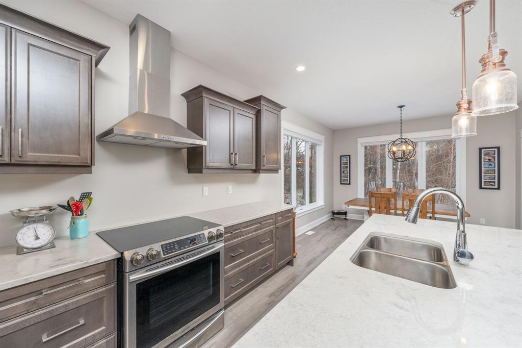 9934 NIPIGON Street, Lambton Shores, Ontario, Canada