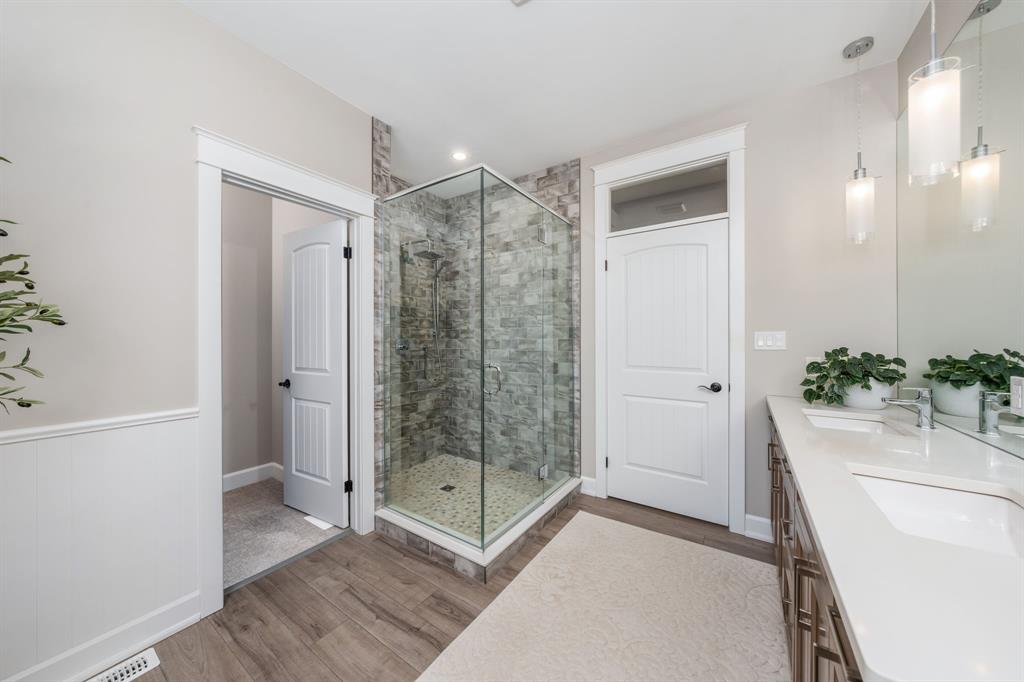 9934 NIPIGON Street, Lambton Shores, Ontario, Canada
