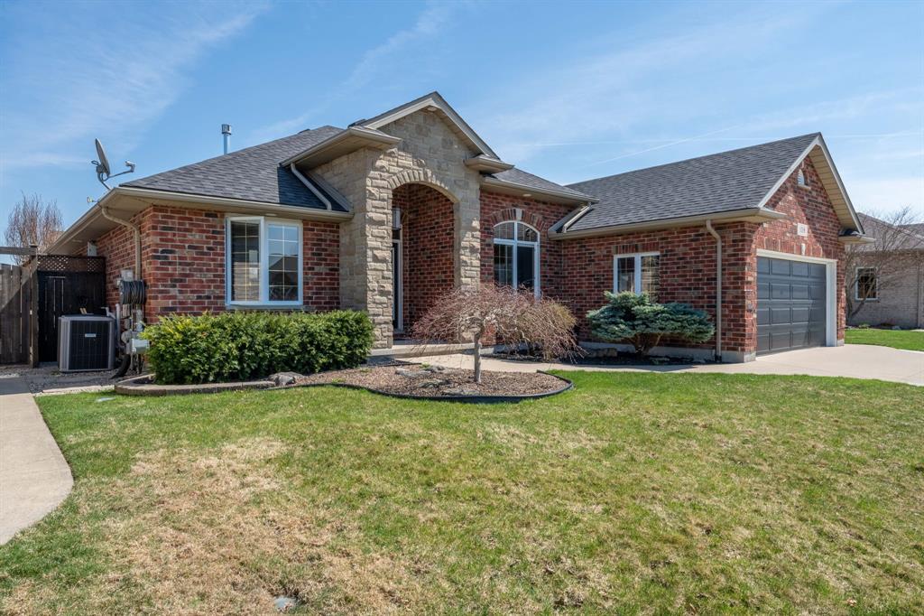 108 PAUL SLOGGETT Court, Sarnia, Ontario, Canada