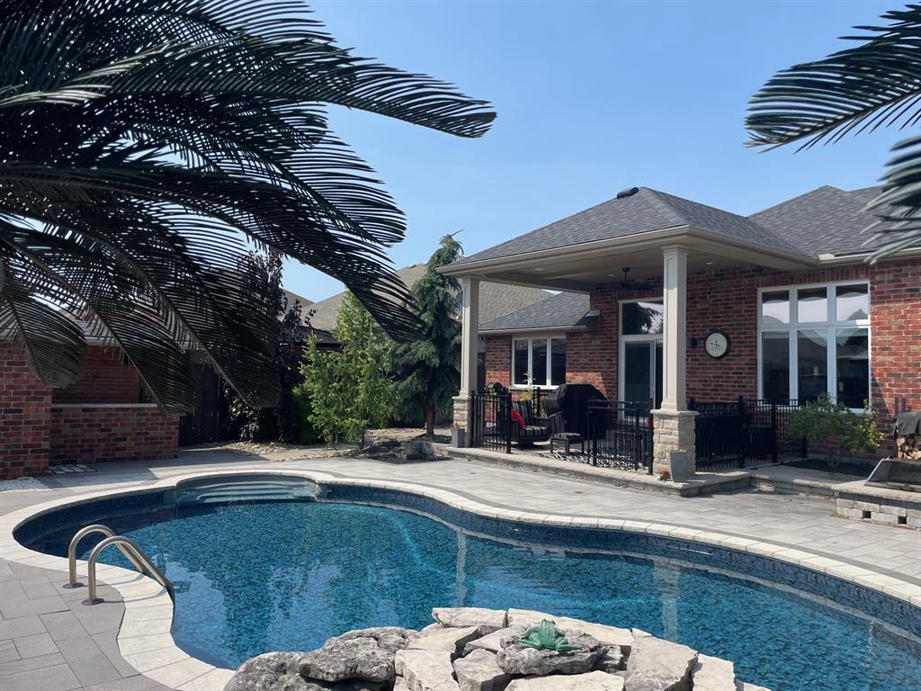 108 PAUL SLOGGETT Court, Sarnia, Ontario, Canada
